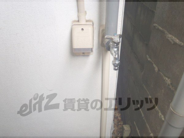 Other room space. Refrigerator yard