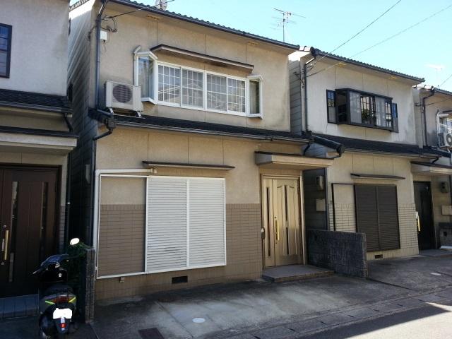 Local appearance photo. Parking one possible! 