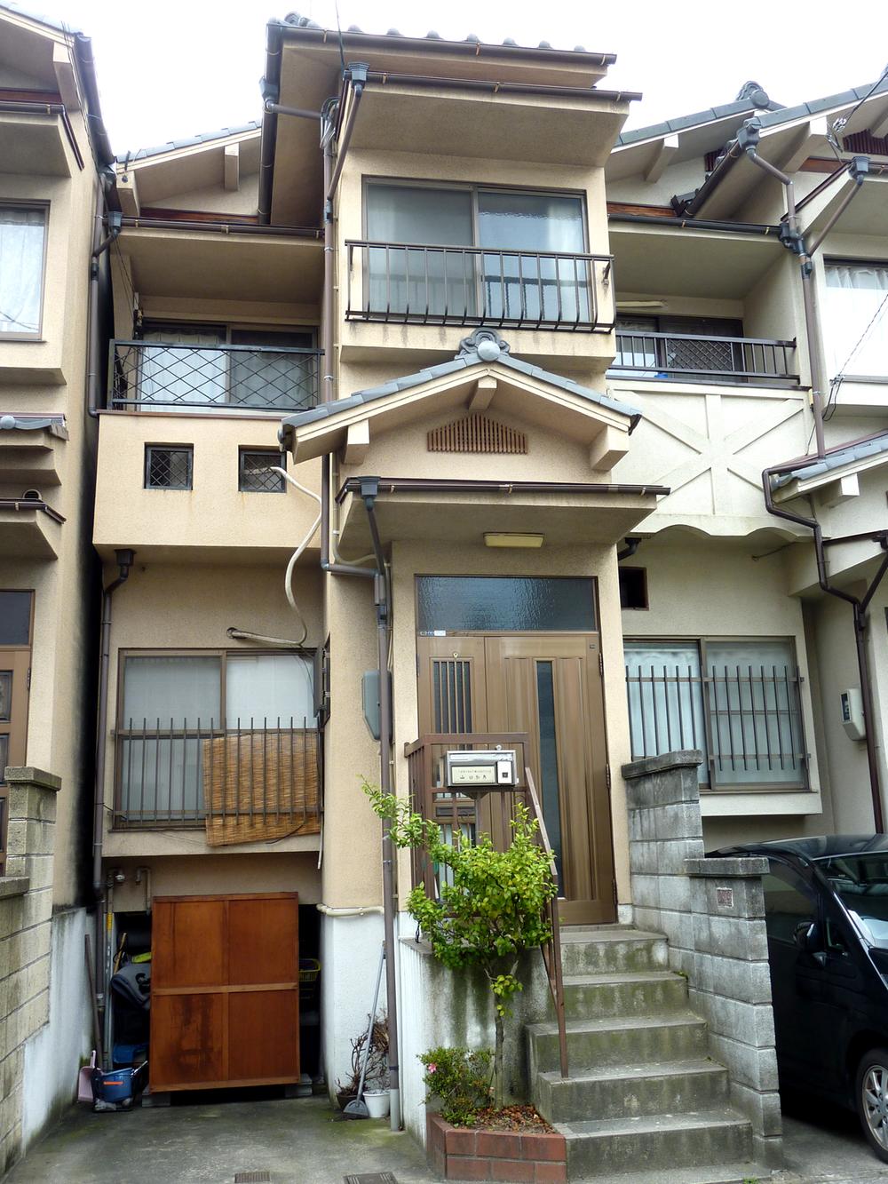 Local appearance photo. Local (July 2013 shooting)