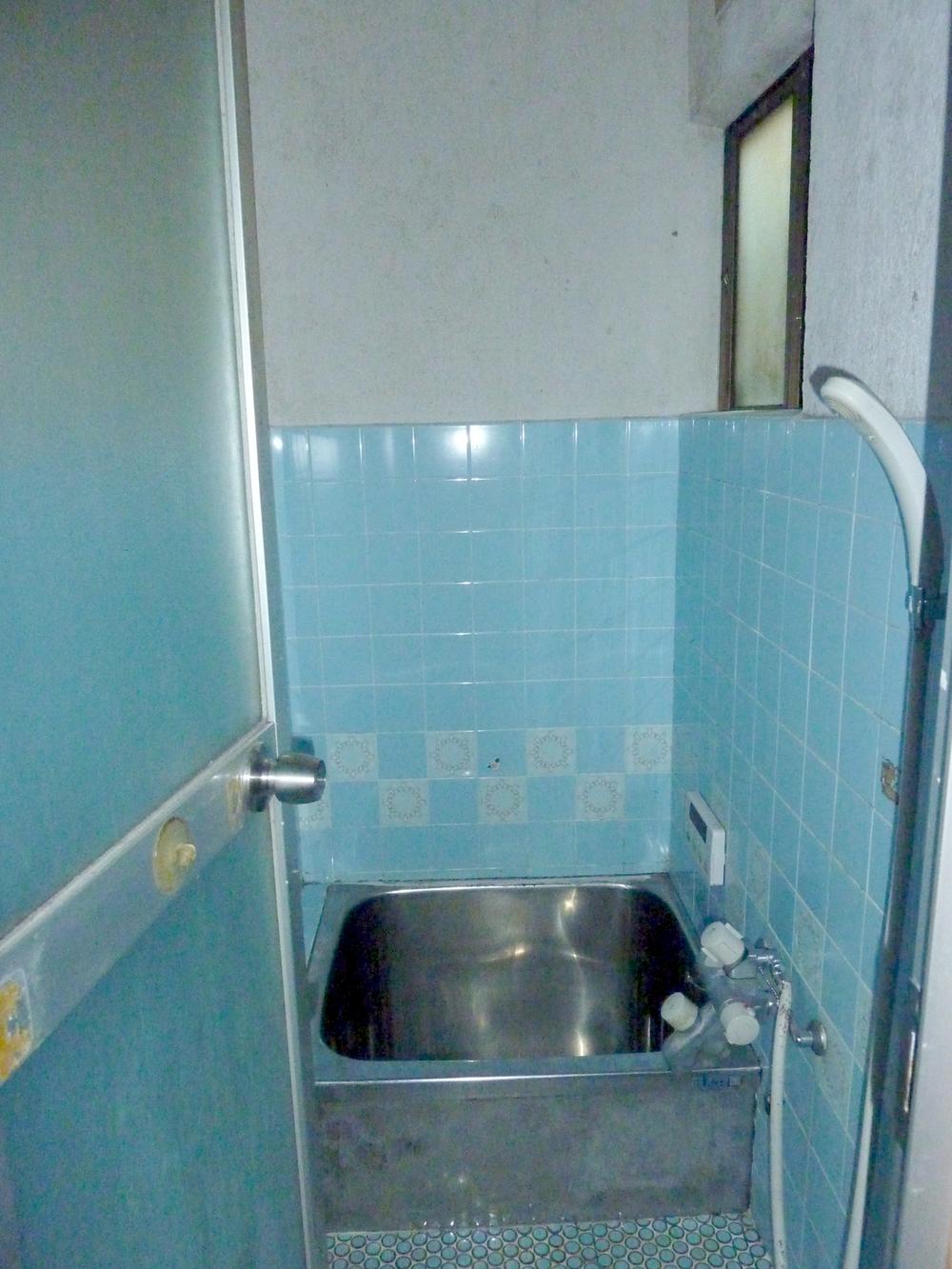 Bathroom. Bathroom has been unified in Blue ☆