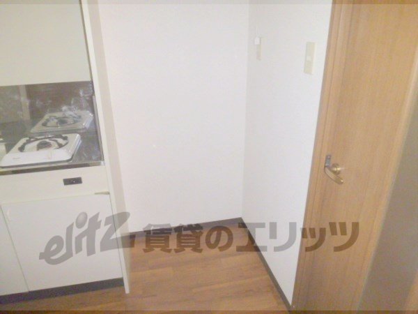 Other room space. Refrigerator yard