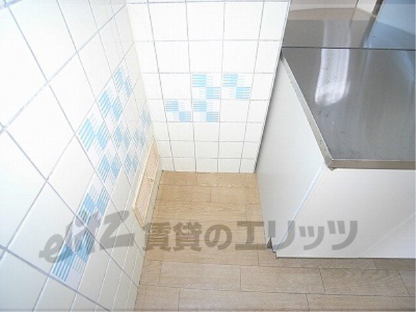 Other room space. Refrigerator yard