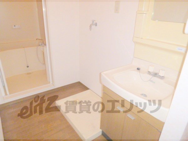 Other room space. Refrigerator yard