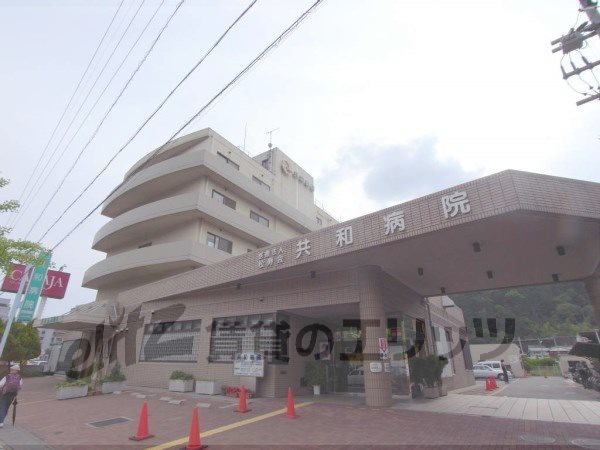 Hospital. 800m to the Republic Hospital (Hospital)