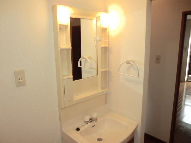 Washroom. Separate image