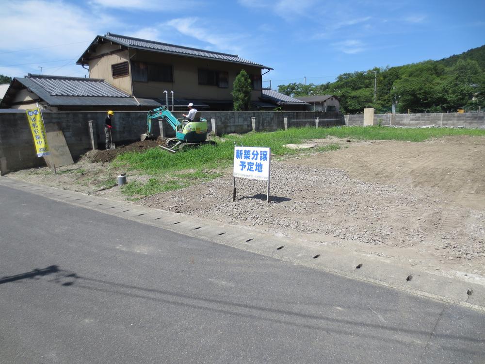 Local photos, including front road. Local (July 2013) Shooting