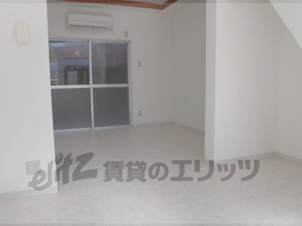 Living and room. Since the renovation of already is beautiful