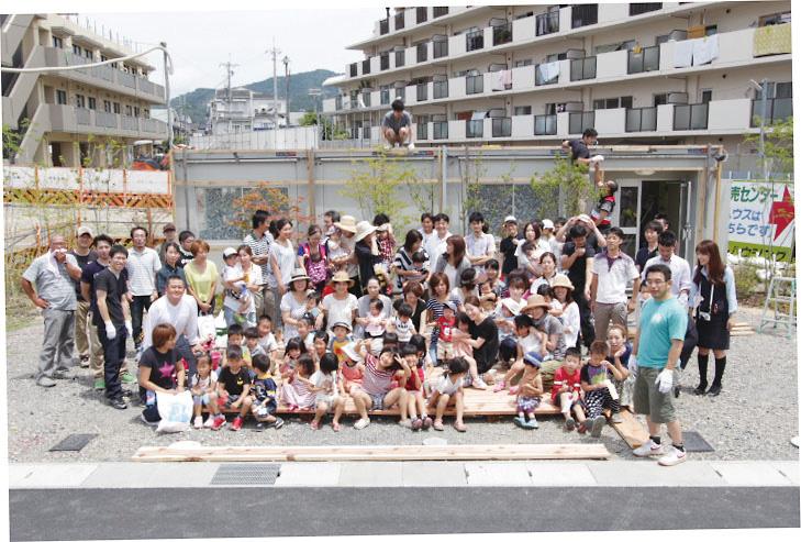 Local photos, including front road. "Do It Yourself ~ Town to make together with everyone ~ "I received a favorable reception from the first phase, There is also a while to complete the current district average. We who participated in the better you build a city with aggressive urban development of your tenants like how the first phase.