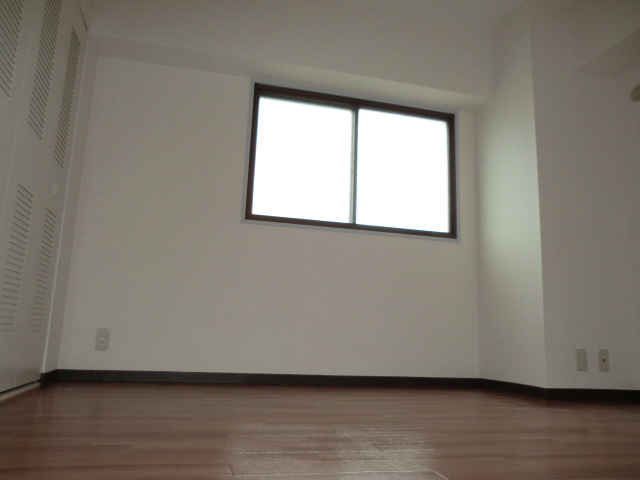 Other room space. The photograph is a separate room.