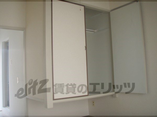 Living and room. Armoire