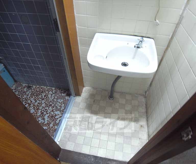 Washroom. Washbasin ・