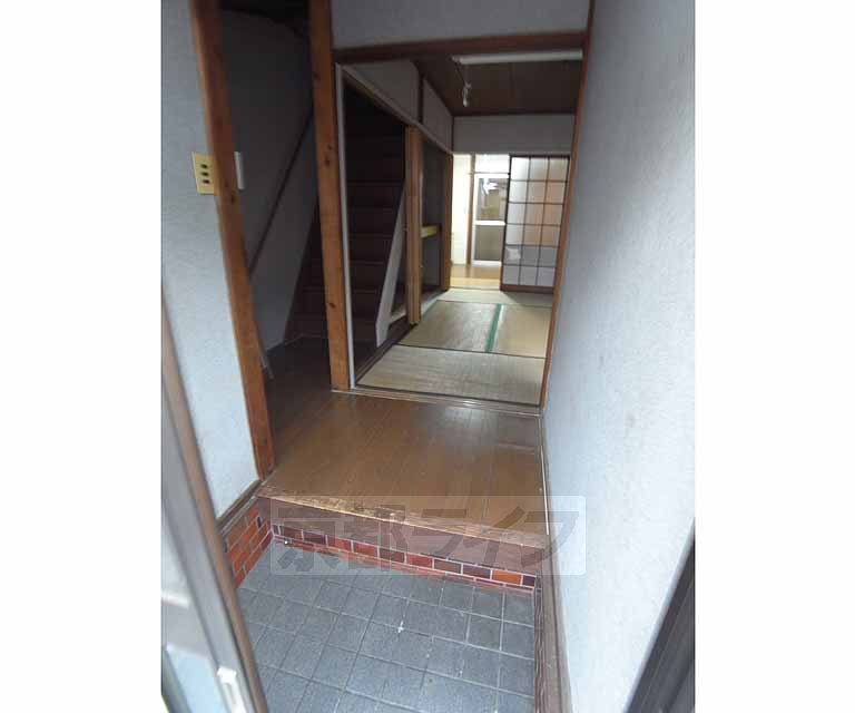 Entrance. I opened the front door ・ ・ ・ Like this ・