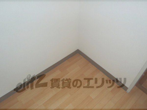 Other room space. Refrigerator yard