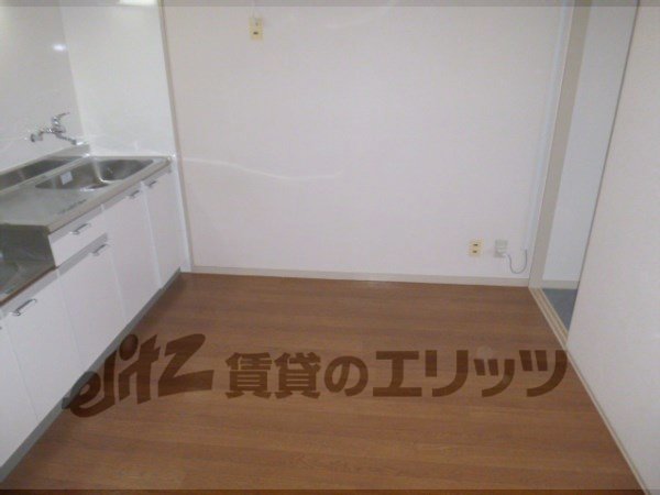 Other room space. Refrigerator yard