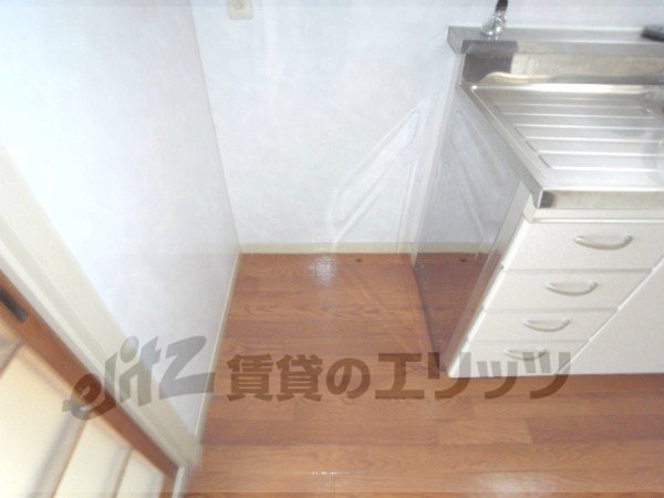 Other room space. Refrigerator yard