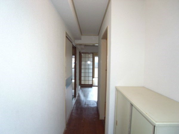 Other room space. Corridor