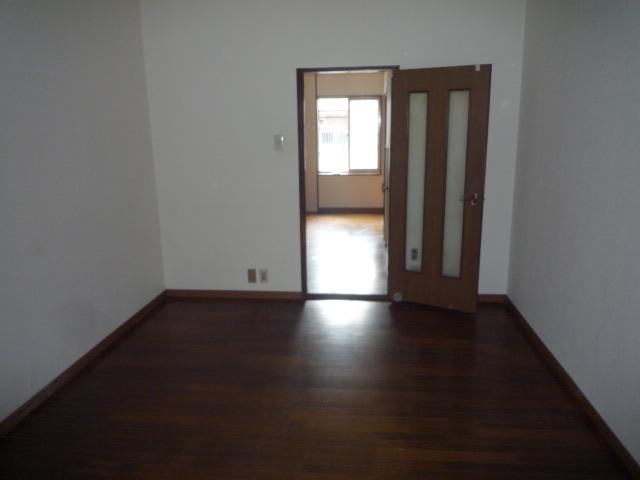 Living. Also it has been carefully used indoor. 