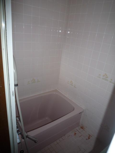 Bathroom. Bathroom is also clean use. 