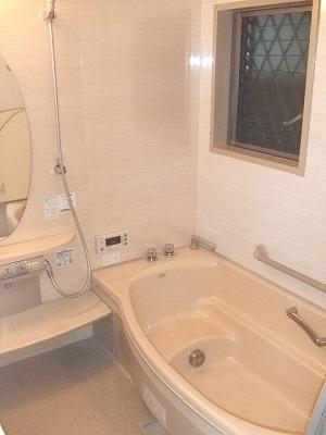 Bathroom. Unit bath 1616 size