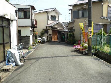 Local photos, including front road. Local (May 2012) shooting