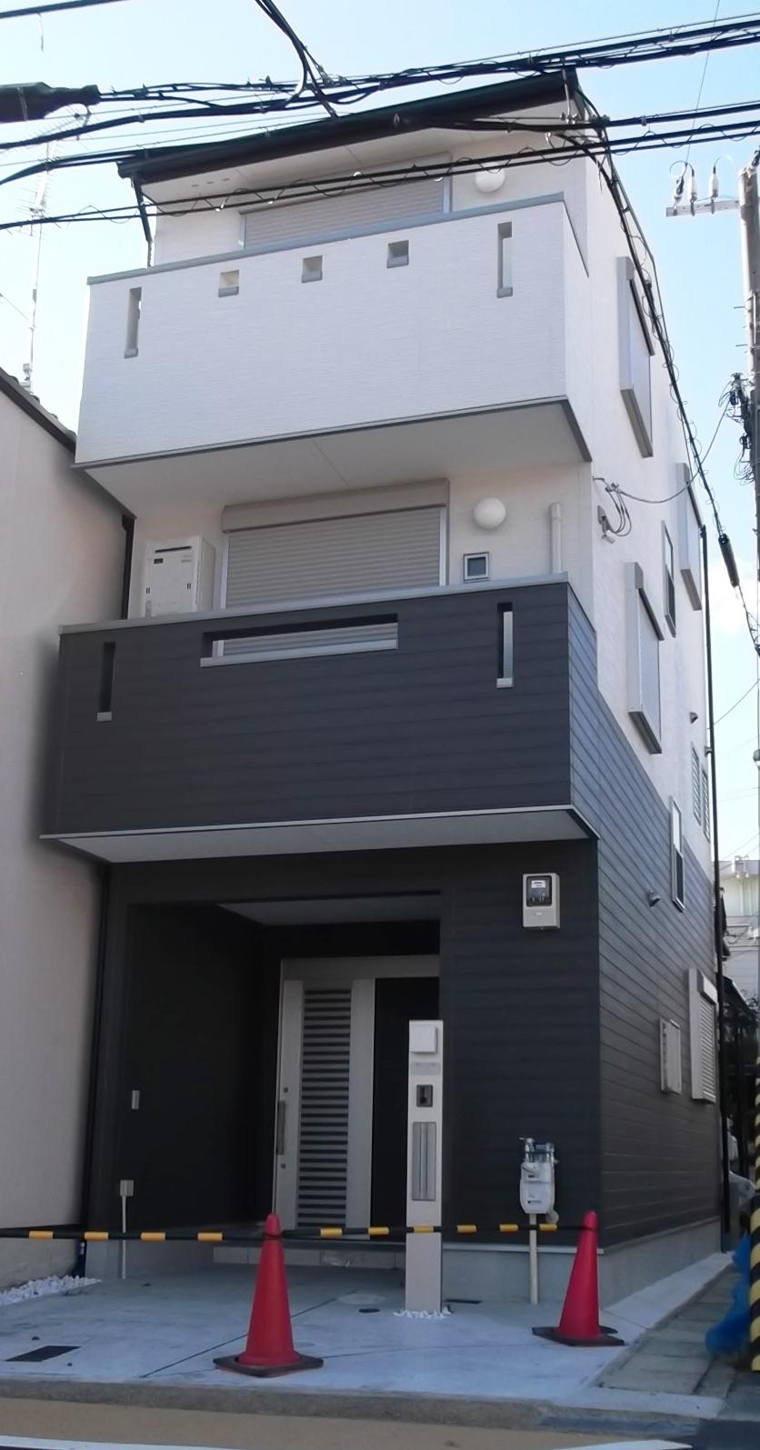 Local appearance photo. Local (11 May 2013) Shooting