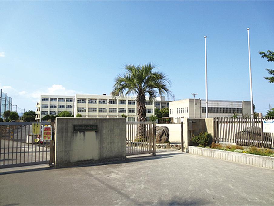 Primary school. Muko stand fifth Koyo to elementary school 380m