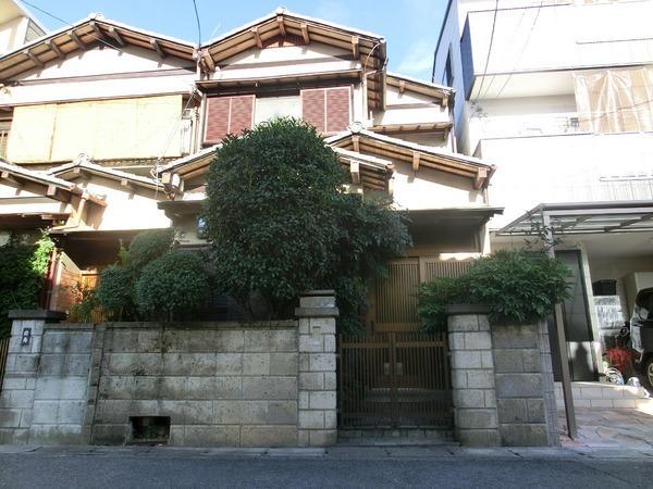 Local appearance photo. Good per sun on frontage spacious