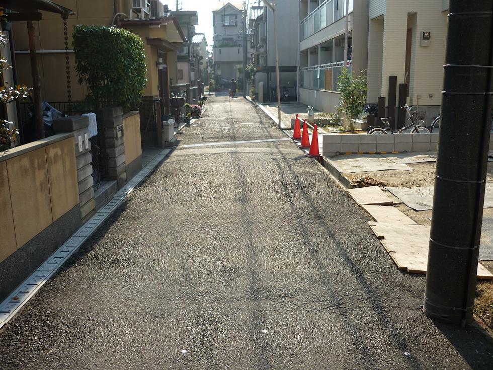 Local photos, including front road. Car and it is less crowded very quiet environment. Local (12 May 2013) Shooting