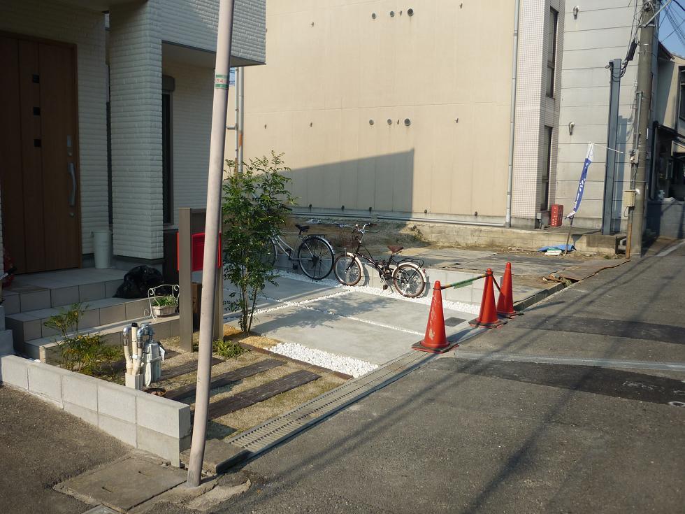 Local photos, including front road. No. 1 destination is already completed. Compartment now also, as can be seen clearly. Local (12 May 2013) Shooting