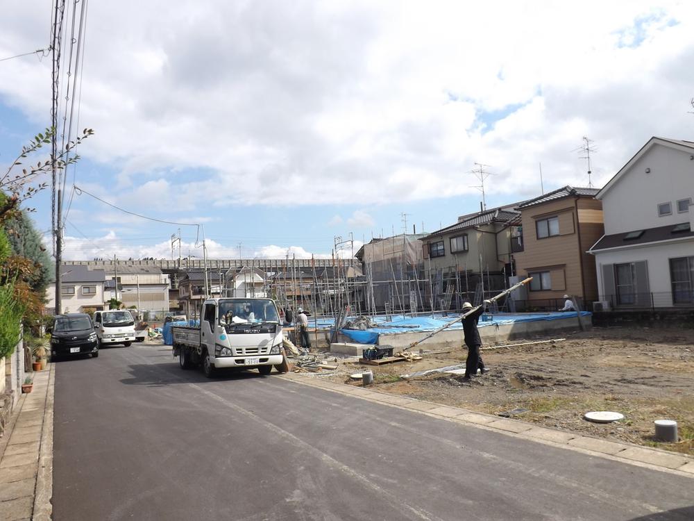 Local photos, including front road. Local architecture during photo