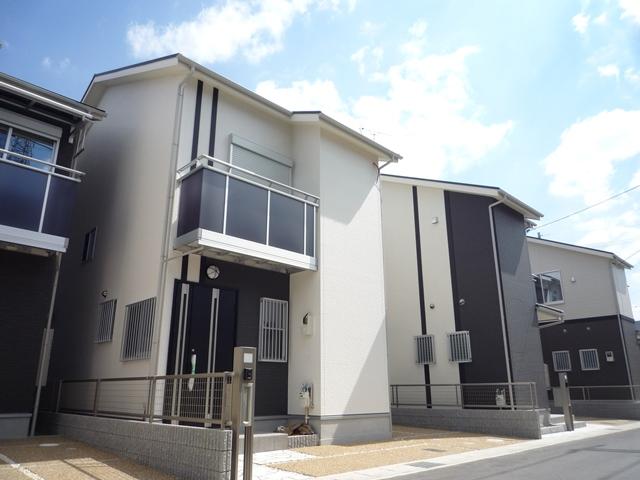 Same specifications photos (appearance). Same specifications photos (appearance) first floor second floor shutters with shutter