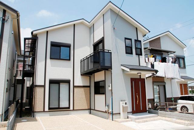 Same specifications photos (appearance). Same specifications photos (appearance) first floor second floor shutters with shutter