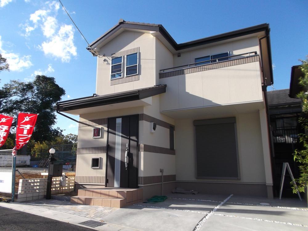 Other local. Local (11 May 2013) is photographed castle No. 3 land complete. You can see the No. 1 destination reference. 