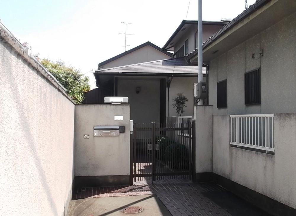 Local appearance photo. Local (September 2012) shooting