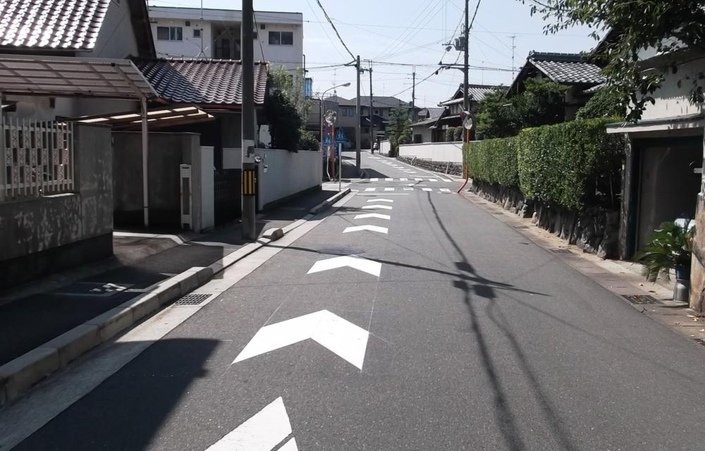 Local photos, including front road. Local (September 2012) shooting