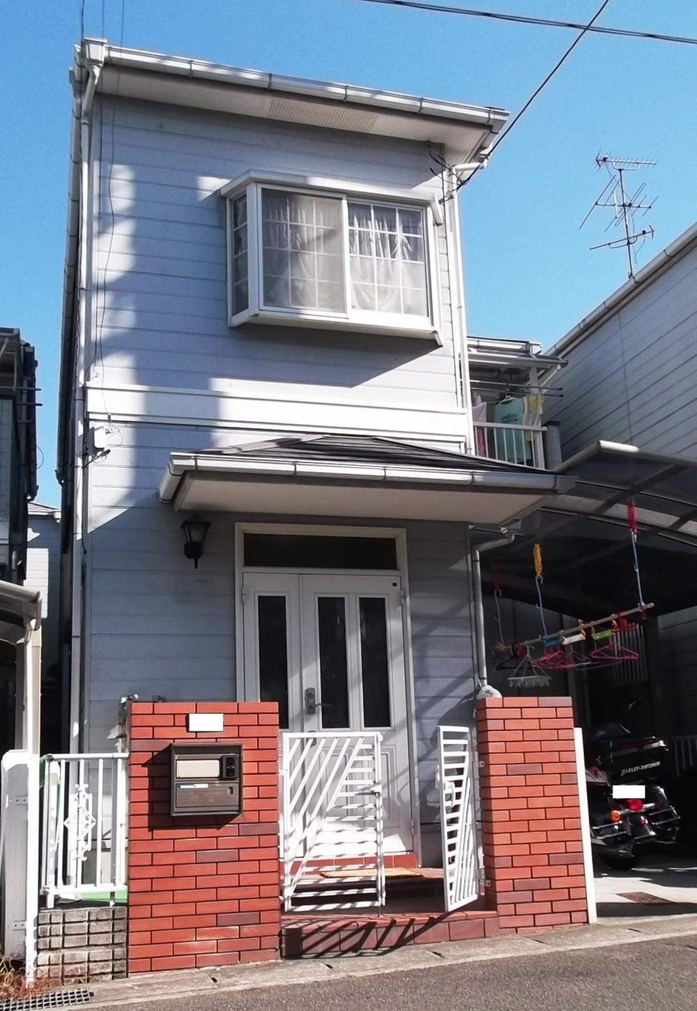 Local appearance photo. Local (11 May 2013) Shooting