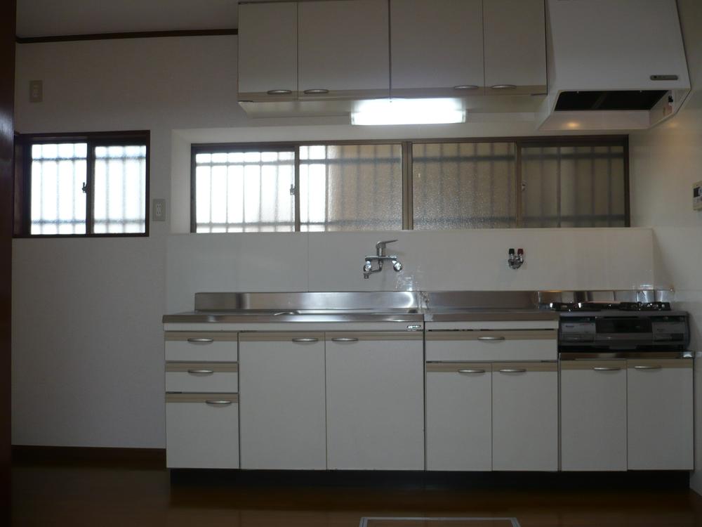 Kitchen. Indoor (11 May 2013) Shooting