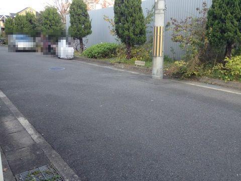 Local photos, including front road. Relaxed some 6m front road