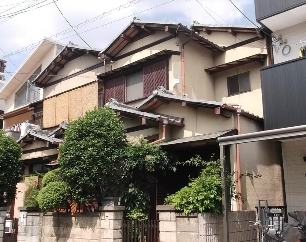 Local appearance photo. Local (12 May 2013) Shooting