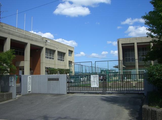 Junior high school. Muko stand Nishinooka until junior high school 1346m