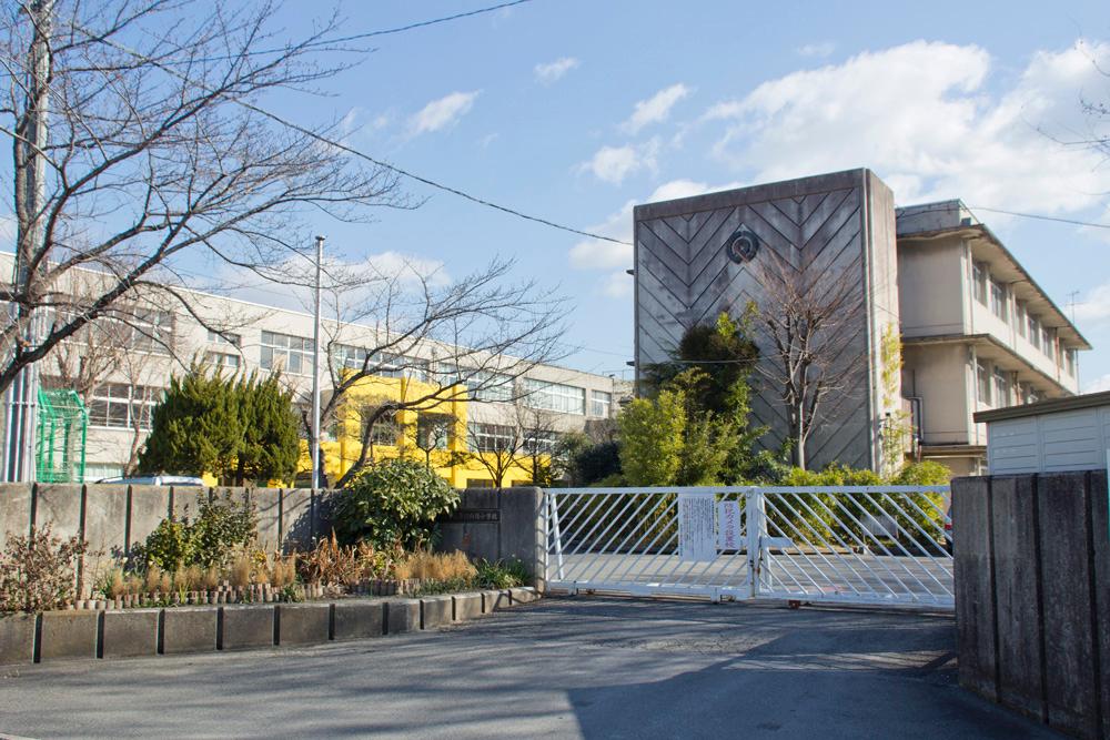 Primary school. Muko stand fourth Koyo to elementary school 966m