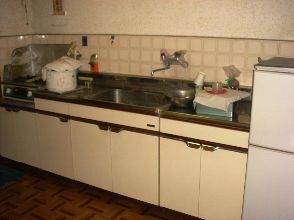 Kitchen. Indoor (12 May 2013) Shooting