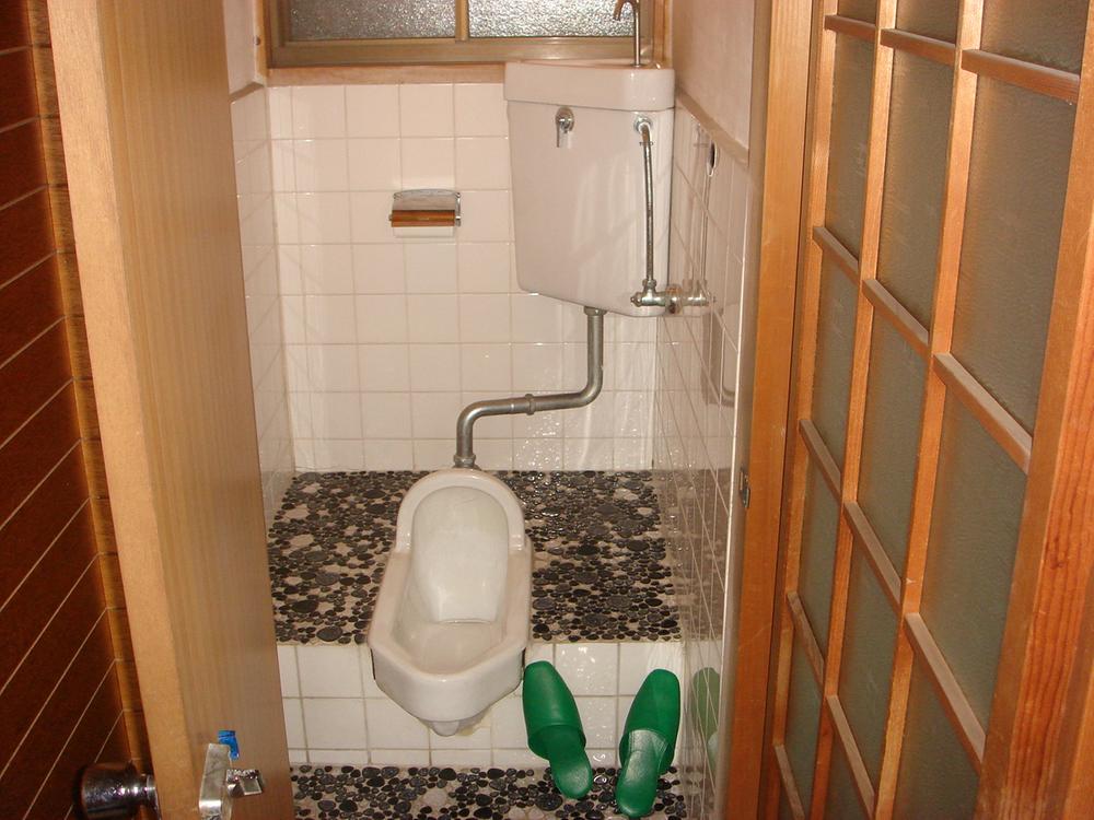 Toilet. Indoor (12 May 2013) Shooting