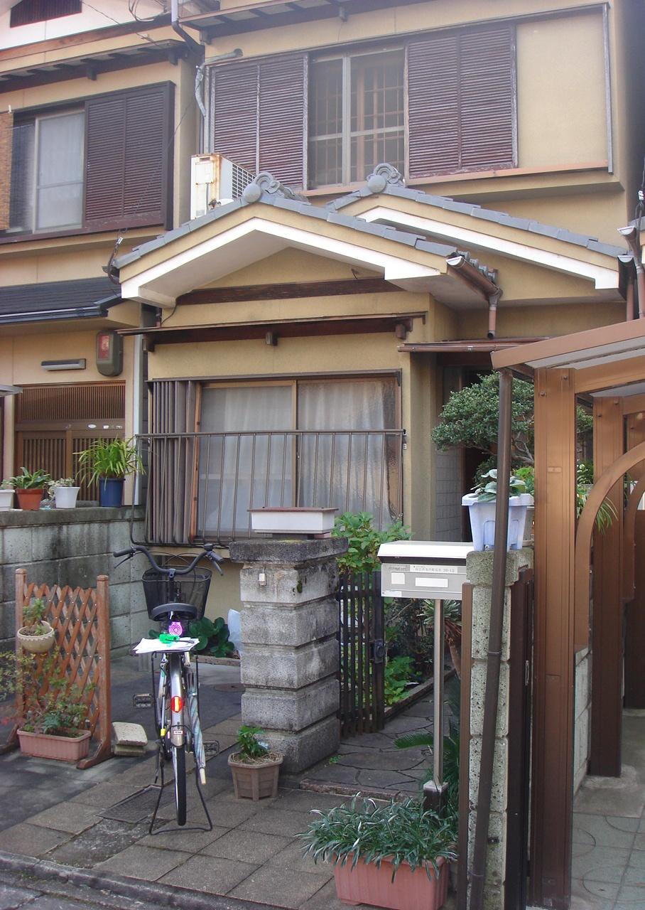 Local appearance photo. Local (12 May 2013) Shooting