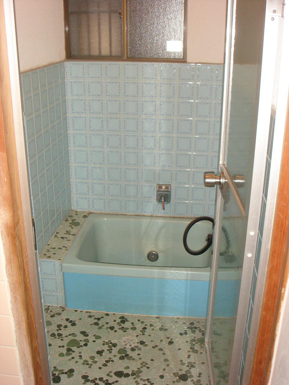 Bathroom. Indoor (12 May 2013) Shooting