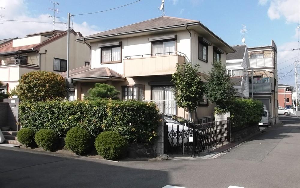 Local appearance photo. Local (11 May 2013) Shooting