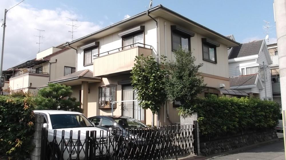 Local appearance photo. Local (11 May 2013) Shooting