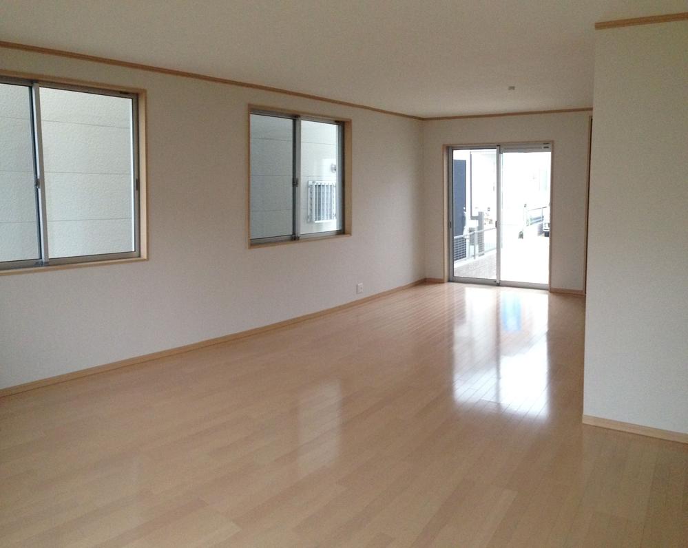 Living. Same specifications photos (living)