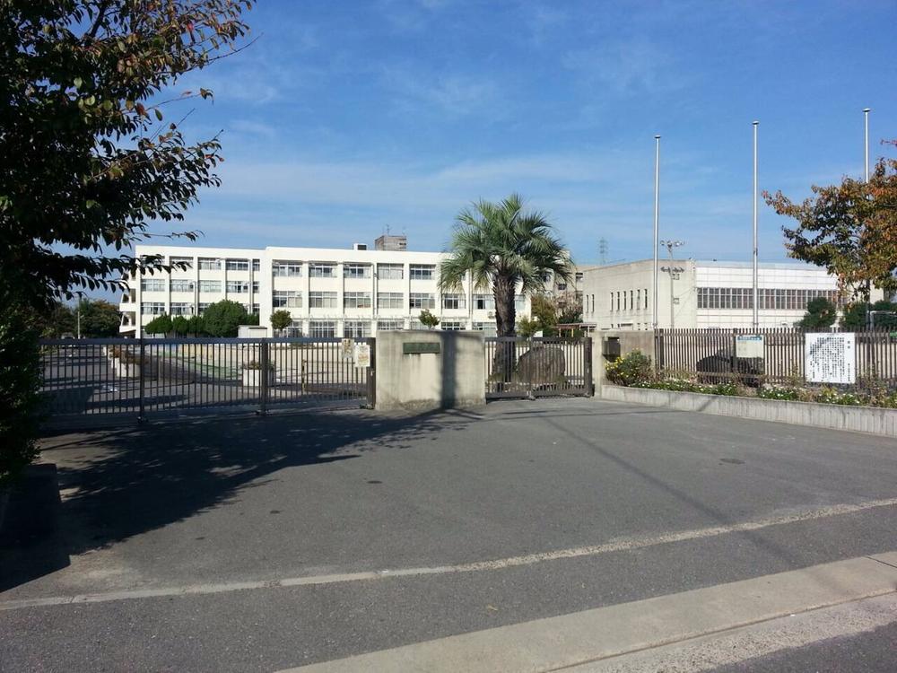 Primary school. Muko stand fifth Koyo to elementary school 725m