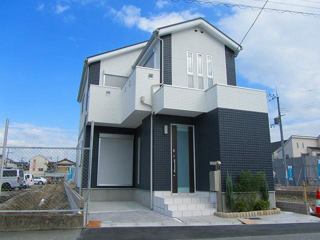 Building plan example (exterior photos). Plan example